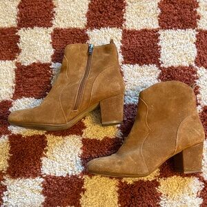 Steve Madden Hunne Suede Ankle Boots
